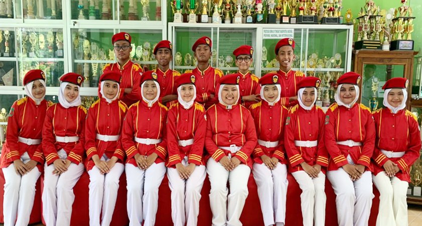 TIM PADUAN SUARA SMPN 1 SUMENEP MERAIH JUARA 1 AJANG PERLOMBAAN PADUAN SUARA SE KABUPATEN SUMENEP