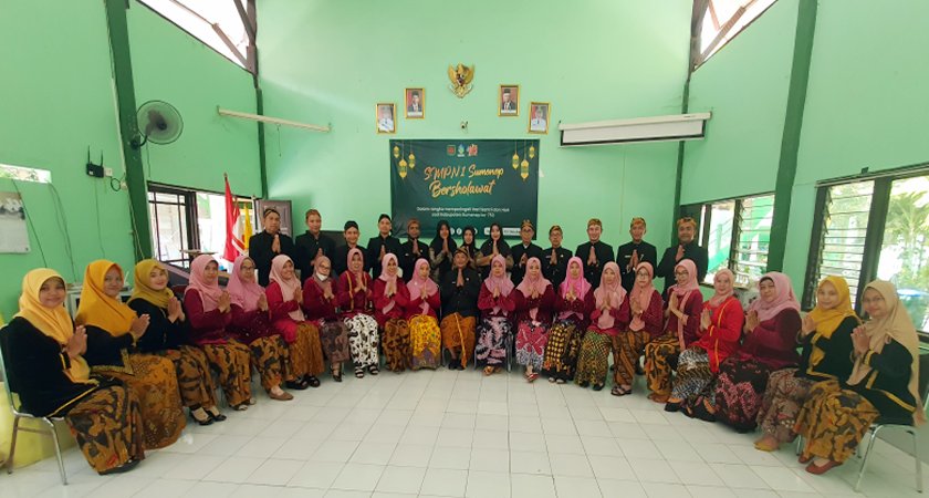 SEMARAK HARI JADI KABUPATEN SUMENEP DI SMPN 1 SUMENEP: SEBAGAI WUJUD SYUKUR ATAS PRESTASI YANG DIRAIH